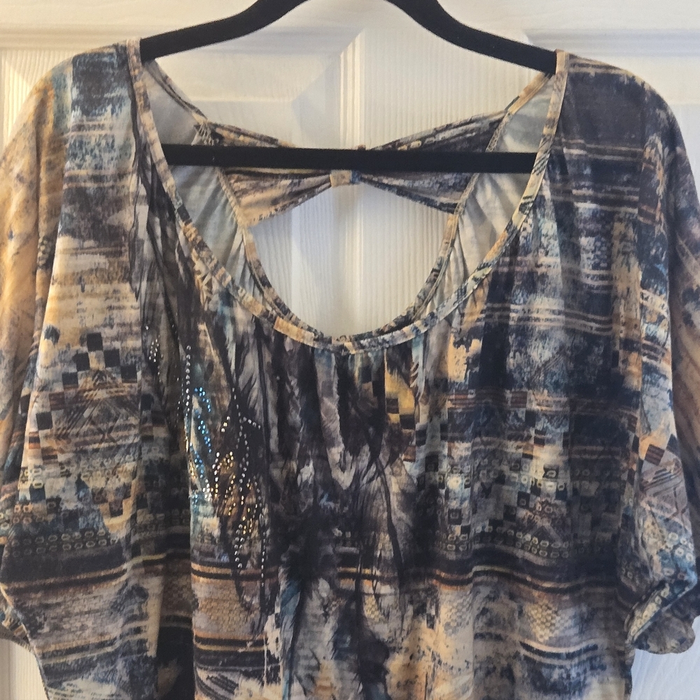 Women's Top - Picture 3 of 9